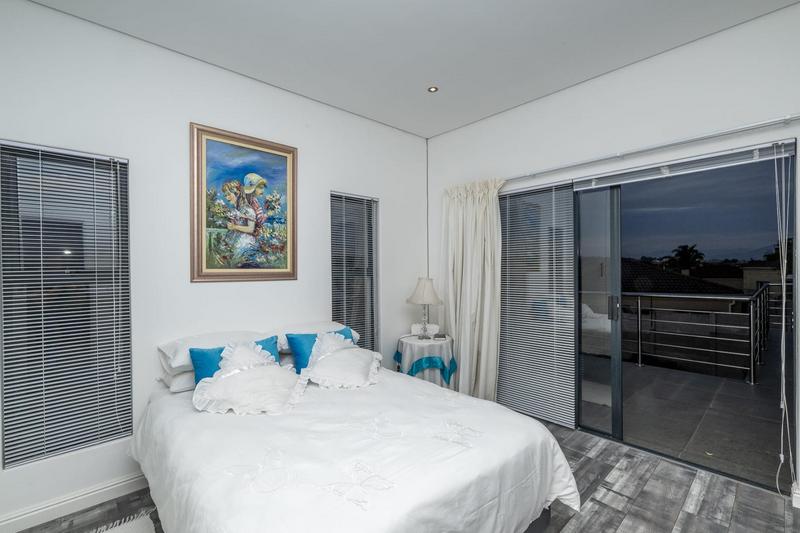 4 Bedroom Property for Sale in Kaapsig Western Cape